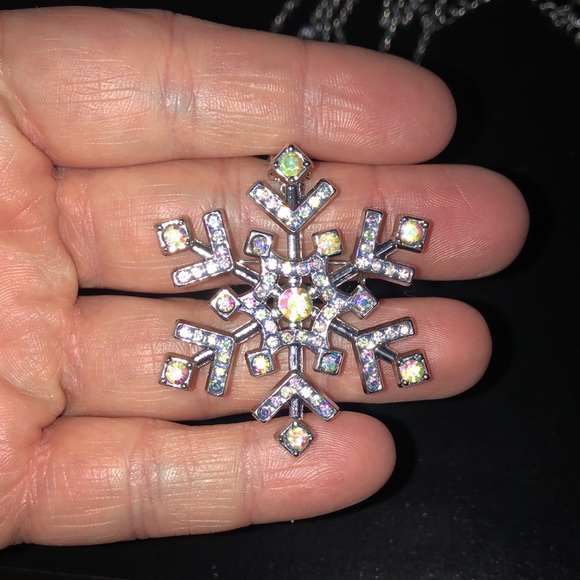 Snowflake pendant necklace - Picture 5 of 8